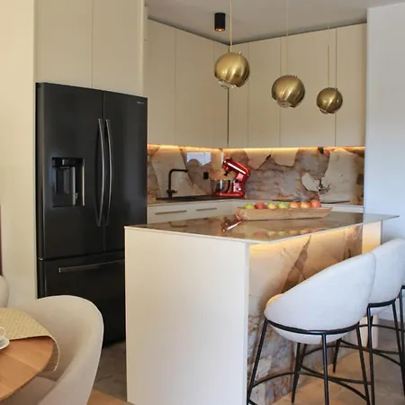 アパート Cukarin, Modern Design, Free Parking,free Wifi *