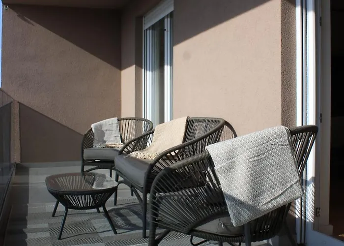 Cukarin, Modern Design, Free Parking,free Wifi 希贝尼克