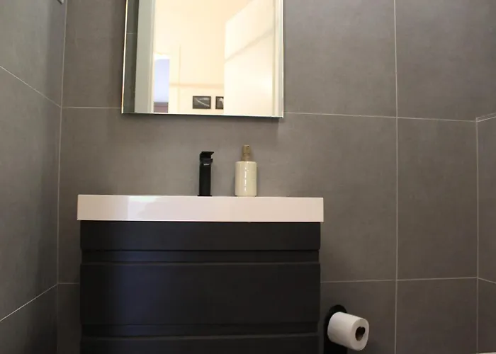 Cukarin, Modern Design, Free Parking,free Wifi * 希贝尼克