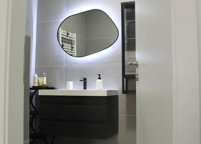 Cukarin, Modern Design, Free Parking,free Wifi 希贝尼克