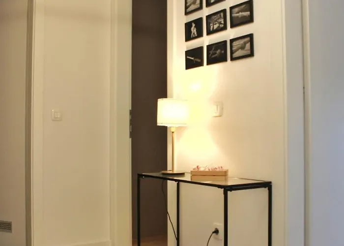 Cukarin, Modern Design, Free Parking,free Wifi 希贝尼克